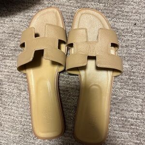 Tan Sandals Minimalist Leather Design